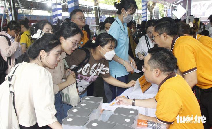 Ngày hội thu hút hơn 10.000 lượt sinh viên, người lao động của quận Tân Phú tham gia - Ảnh: CÔNG TRIỆU