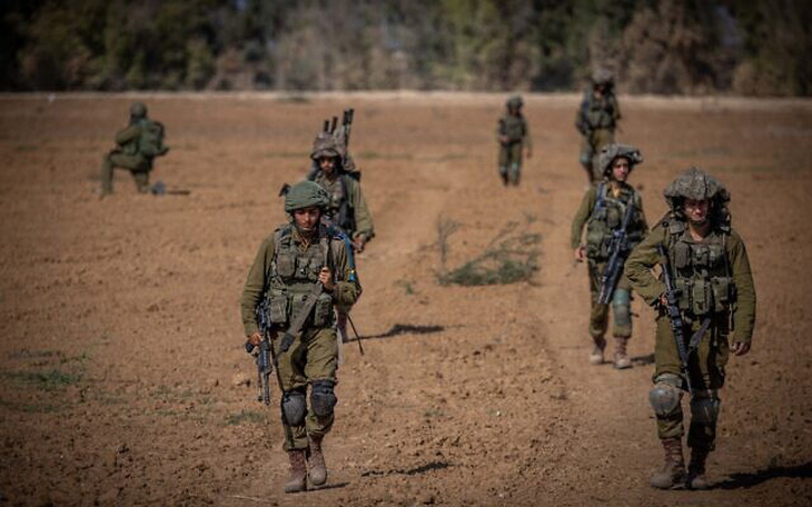 Các binh sĩ Israel thuộc tiểu đoàn Netzah Yehuda tuần tra gần biên giới Israel - Gaza vào tháng 10-2023 - Ảnh: TIMES OF ISRAEL
