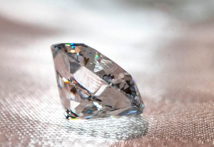 Trung Quốc lần đầu chế tạo kim cương từ hoa mẫu đơn đỏ- Ảnh 1.