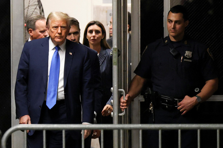 Ông Trump tại phiên tòa ngày 22-4 ở New York (Mỹ) - Ảnh: REUTERS