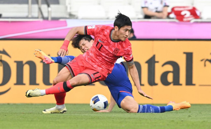 U23 Hàn Quốc (áo hồng) đánh bại U23 Nhật Bản - Ảnh: AFC