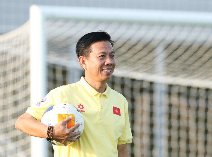 HLV Hoàng Anh Tuấn nhắc nhở toàn đội U23 Việt Nam duy trì sự tập trung cho trận đấu U23 Uzbekistan - Ảnh: VFF
