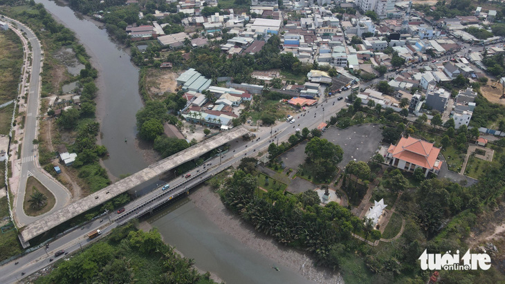 Cầu Tăng Long sau khi hoàn thành sẽ giúp cải thiện tình hình giao thông - Ảnh: CHÂU TUẤN