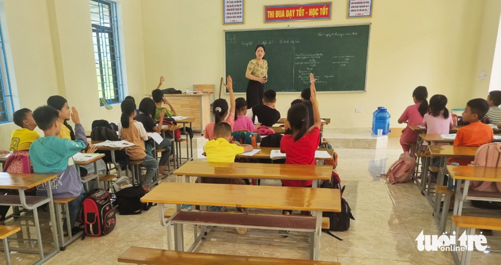Một số lớp học ở điểm trường chính Trường tiểu học Ngọc Sơn, huyện Thanh Chương, Nghệ An còn vắng học trò sáng 23-4 - Ảnh: DOÃN HÒA