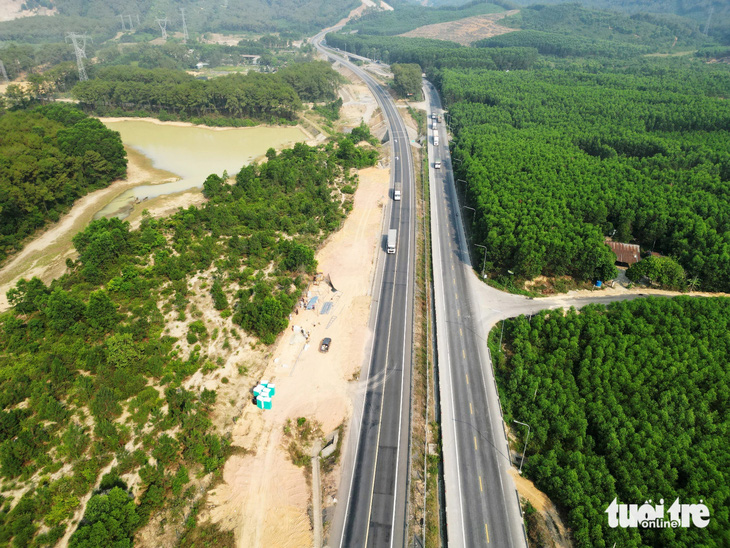 Tuyến cao tốc Cam Lộ - La Sơn dài hơn 98km nhưng chưa được đầu tư trạm dừng nghỉ - Ảnh: THƯỜNG XUÂN