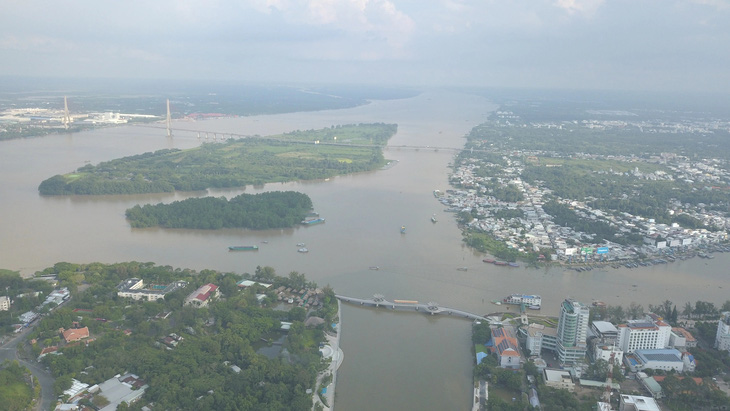 Sông Hậu đoạn chảy qua TP Cần Thơ và tỉnh Vĩnh Long - Ảnh: CHÍ QUỐC 