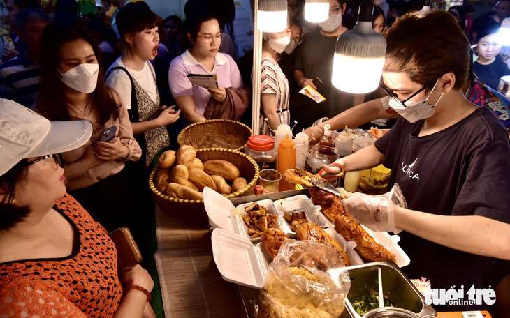 Khách quốc tế thích thú với Lễ hội Bánh mì Việt Nam- Ảnh 10.