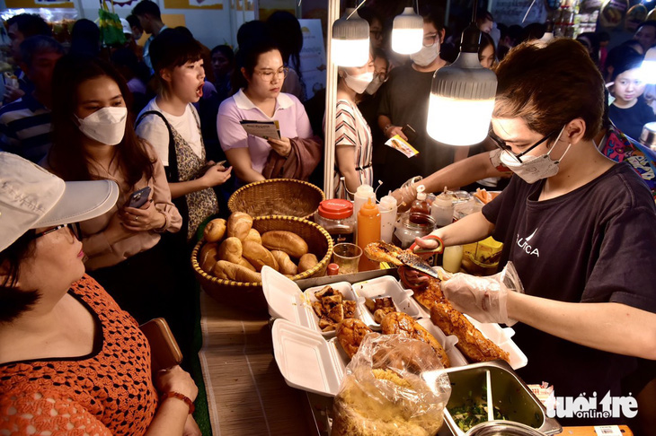 Lễ hội bánh mì Việt Nam lần đầu tiên thu hút gần 100.000 lượt khách - Ảnh: T.T.D.