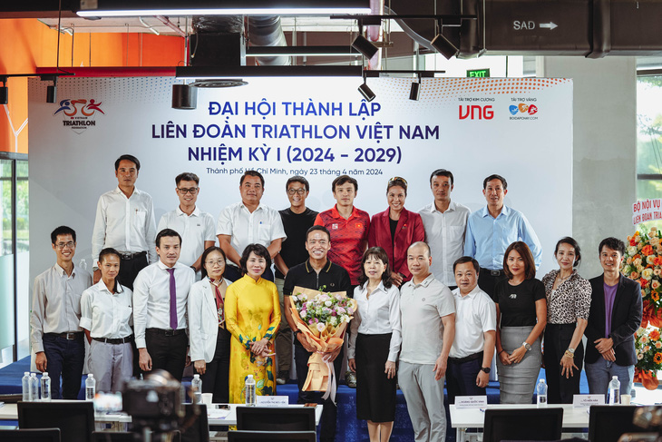 Ra mắt ban chấp hành Liên đoàn Triathlon Việt Nam nhiệm kỳ 1 - Ảnh: TRIATHLON VIỆT NAM