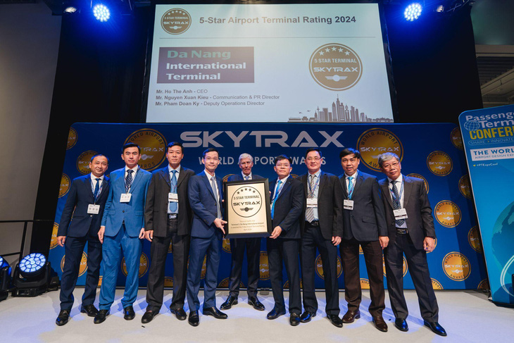 Nhà ga quốc tế Đà Nẵng được trao chứng chỉ xếp hạng 5 sao Skytrax tại Đức. Ảnh: AHT