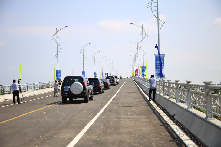 Cầu Châu Đốc, cây cầu thứ 3 bắc qua sông Hậu, được khánh thành - Ảnh: CHÍ HẠNH