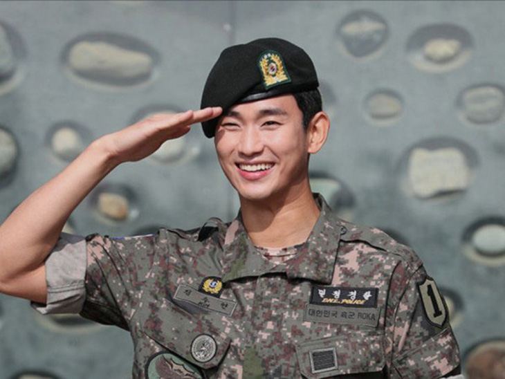 Hình ảnh Kim Soo Hyun khi ở trong quân ngũ - Ảnh: Osen