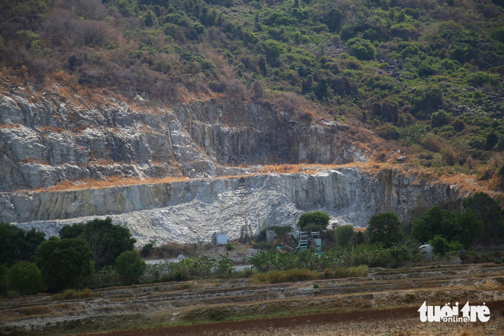 Các mỏ khoáng sản tại Cô Tô, huyện Tri Tôn - Ảnh: CHÍ HẠNH