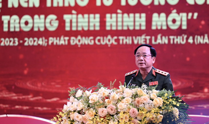 Thượng tướng Trịnh Văn Quyết phát biểu tại lễ trao giải - Ảnh: T.ĐIỂU