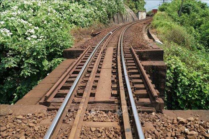 Tuyến đường sắt qua khu vực đèo Hải Vân hiện đã bị xuống cấp