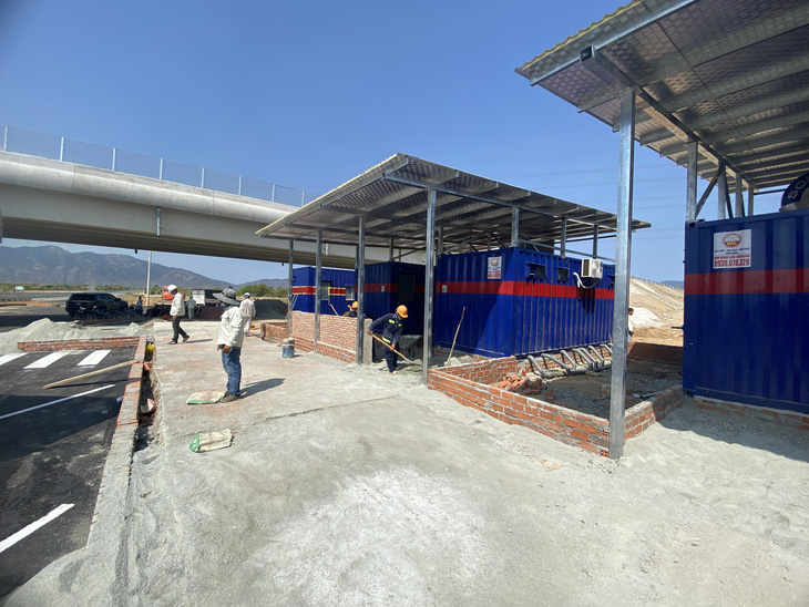 Trạm dừng nghỉ tạm đang được nhà đầu tư xây dựng trên tuyến Cam Lâm - Vĩnh Hảo - Ảnh: Ban quản lý dự án 85 - Bộ Giao thông vận tải