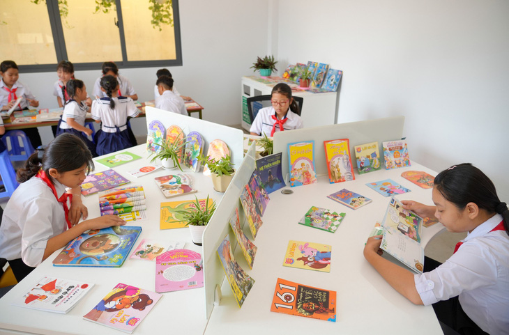 ‘Trạm đọc Măng Non’ mang sách đến cho học sinh nghèo ven biển Kiên Lương- Ảnh 2.