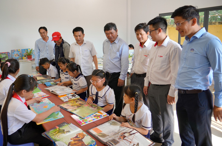 ‘Trạm đọc Măng Non’ mang sách đến cho học sinh nghèo ven biển Kiên Lương- Ảnh 3.