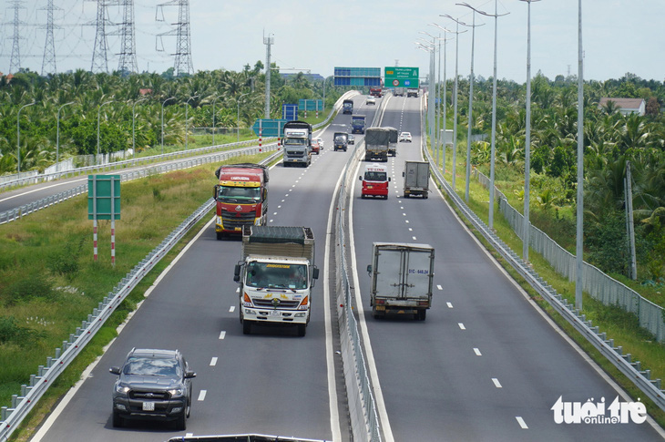 Cao tốc Trung Lương - Mỹ Thuận hiện chưa có trạm dừng nghỉ, nên nhiều tài xế cảm thấy bất an mỗi khi chạy trên tuyến đường này - Ảnh: MẬU TRƯỜNG