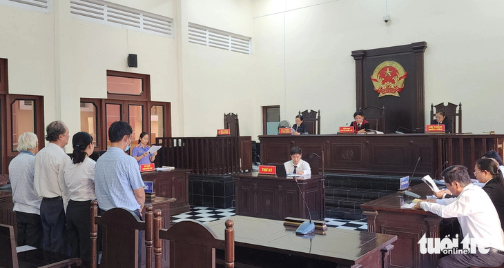 Quang cảnh phiên tòa xét xử các bị cáo - Ảnh: HOÀI THƯƠNG