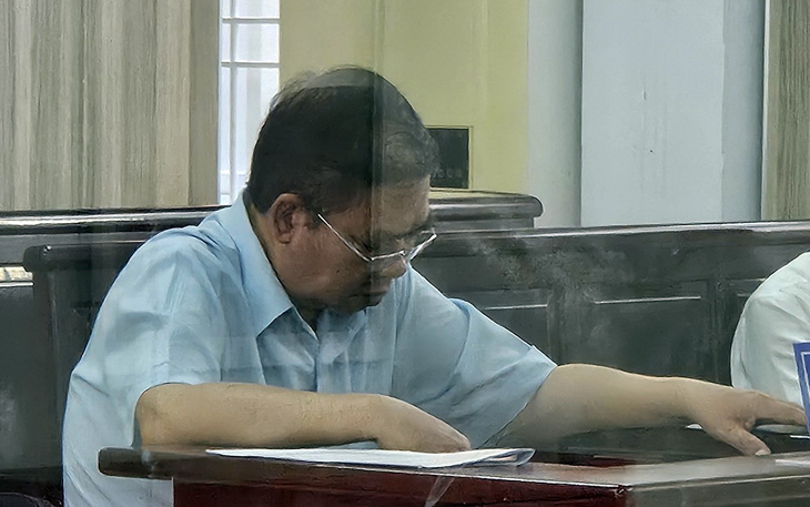 Cựu trưởng phòng thanh tra tỉnh Bà Rịa - Vũng Tàu Nguyễn Đức Hiệu tại tòa sáng 25-4 - Ảnh: Đ.H.