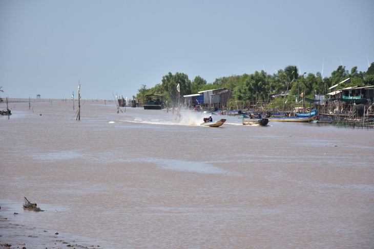 Khu vực cửa biển Cái Cùng - nơi có đặt một trong ba trạm quan trắc vừa được Thanh tra tỉnh Bạc Liêu chỉ ra có nhiều sai phạm - Ảnh: CHÍ QUỐC