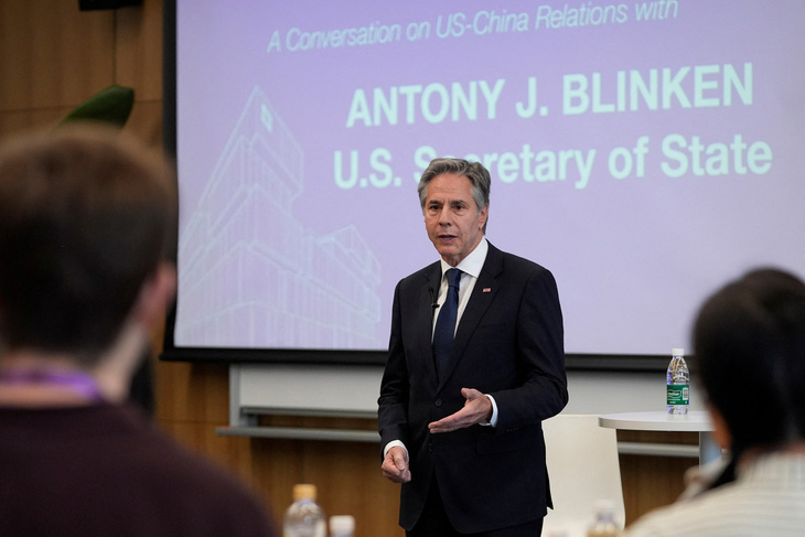 Ngoại trưởng Mỹ Antony Blinken nói chuyện với sinh viên tại TP Thượng Hải (Trung Quốc) ngày 25-4 - Ảnh: REUTERS