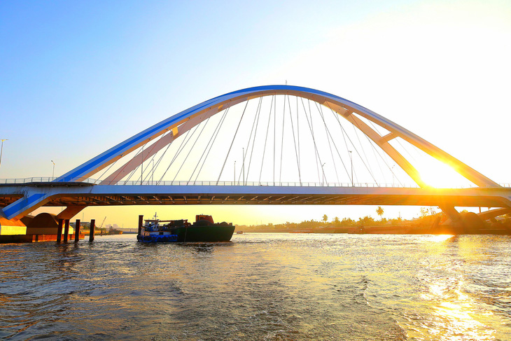 Cầu Trần Hoàng Na bắc qua sông Cần Thơ sẽ được đưa vào khai thác vào sáng 26-4 - Ảnh: TRUNG PHẠM