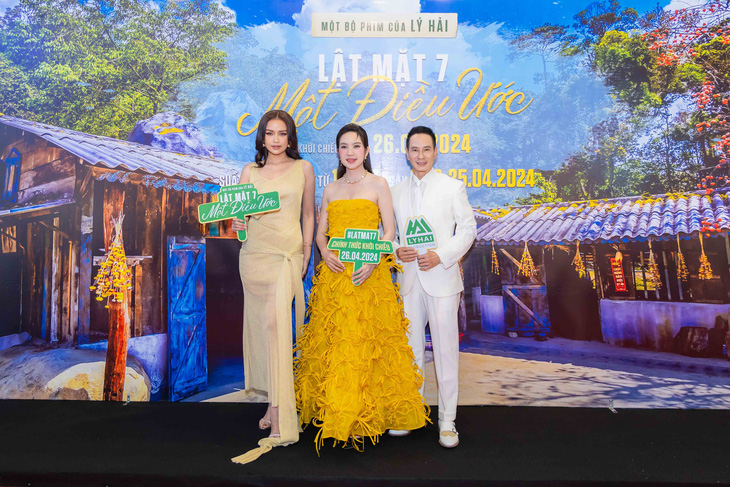 Hoa hậu Ngọc Châu diện bộ cánh vàng, khoe vòng một hững hờ đến chúc mừng Lý Hải - Minh Hà