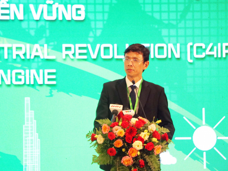 Ông Nguyễn Anh Thi, trưởng Ban quản lý Khu công nghệ cao TP.HCM, chia sẻ tại buổi hội thảo ngày 25-4 - Ảnh: TRỌNG NHÂN