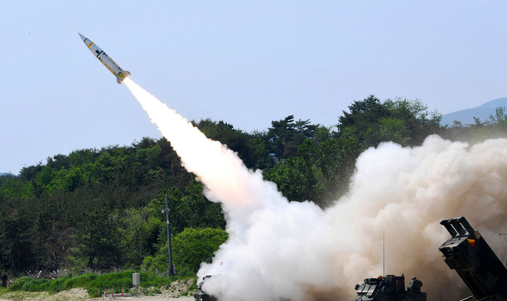 Hệ thống tên lửa chiến thuật lục quân (ATACMS) - Ảnh: AFP