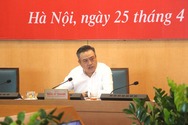 Chủ tịch UBND TP Hà Nội Trần Sỹ Thanh điều hành phiên họp - Ảnh: UBND TP Hà Nội 