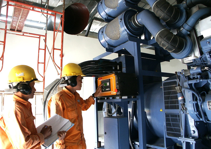 Vận hành các tổ máy diesel được khánh thành vào tháng 7-2004 tại Phú Quốc