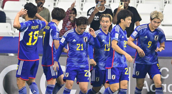 Niềm vui của các cầu thủ U23 Nhật Bản sau khi ghi bàn vào lưới U23 Qatar - Ảnh: AFC