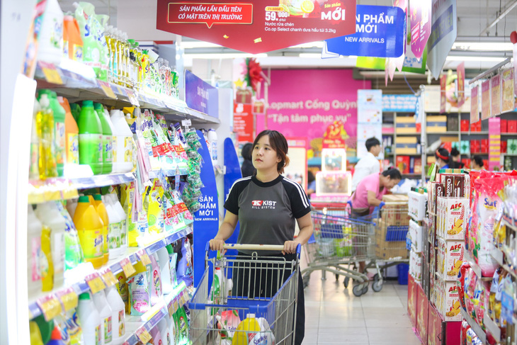 Từ siêu thị đầu tiên Co.opmart Cống Quỳnh (Q.1), đến nay Saigon Co.op có hơn 800 siêu thị và cửa hàng trên toàn quốc - Ảnh: PHƯƠNG QUYÊN