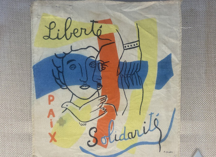 Khăn phụ nữ Pháp ở Giơnevơ (Thụy Sĩ) tặng Chủ tịch Hồ Chí Minh năm 1954 - Ảnh: T.ĐIỂU