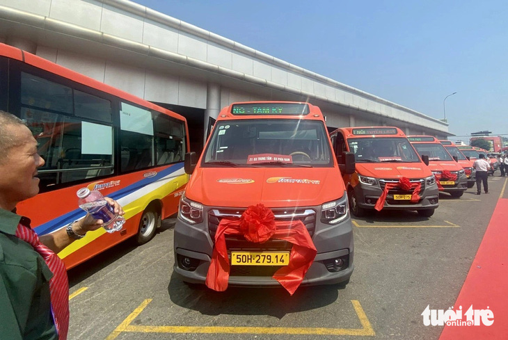 4 tuyến xe buýt không trợ giá được đưa vào khai thác nối Đà Nẵng đi phố cổ Hội An, Tam Kỳ (Quảng Nam) - Ảnh: TRƯỜNG TRUNG