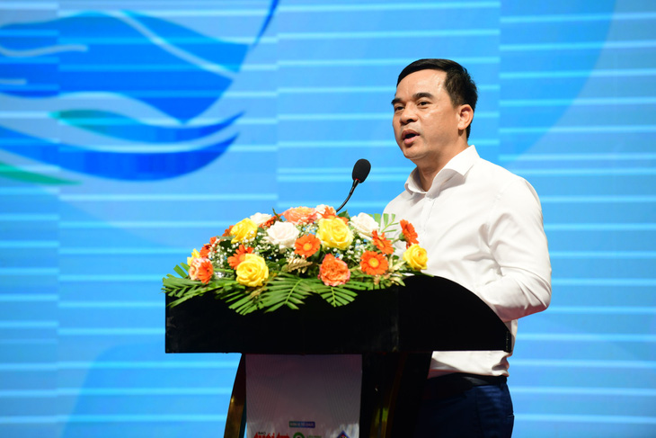 Ông Nguyễn Hồng Hiếu - phó cục trưởng Cục Quản lý tài nguyên nước - phát biểu tại hội thảo - Ảnh: QUANG ĐỊNH