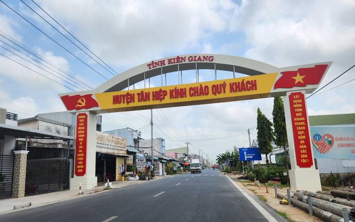 Bắt nguyên phó chủ tịch huyện Tân Hiệp 'phù phép' giấy đất bỏ - Ảnh 3.