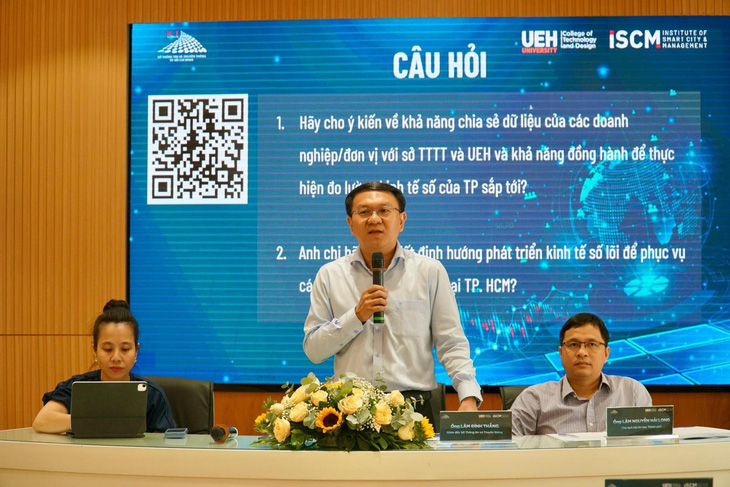 Ông Lâm Đình Thắng, giám đốc Sở Thông tin và Truyền thông TP.HCM, phát biểu tại hội thảo - Ảnh: T.PHƯƠNG
