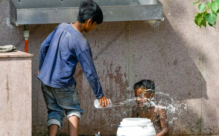 Nắng nóng hơn 42 độ C, Bangladesh đóng cửa trường học