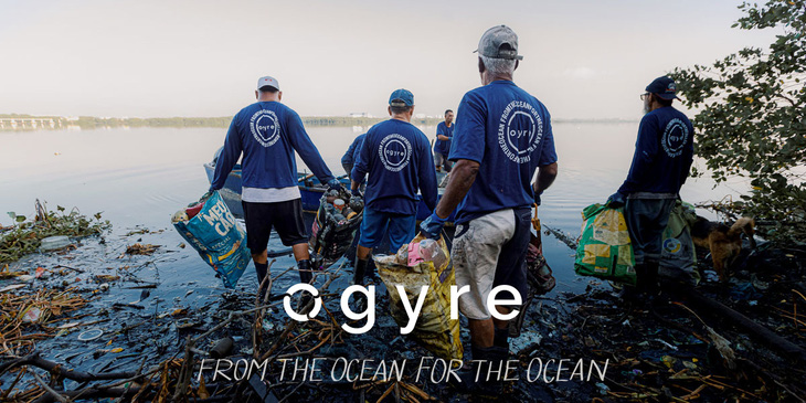 Một nhóm dọn rác thải trên sông ở Indonesia. Ảnh: Ogyre