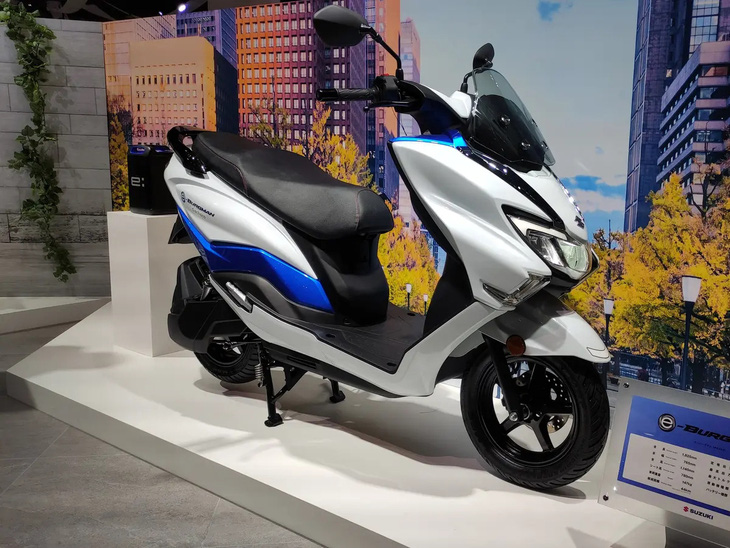 Nguyên mẫu Suzuki e-Burgman xuất hiện tại Japan Mobility Show 2023. Có thể xe máy điện đầu tiên của Suzuki sẽ có bảng màu tương tự - Ảnh:Liputan6.com