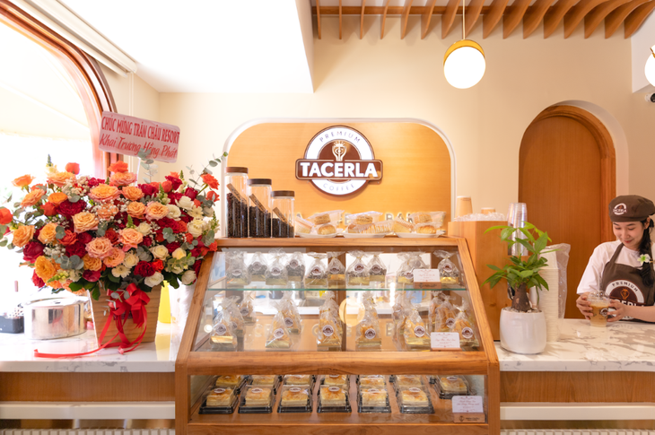 Tacerla Cafe & Bakery phục vụ đa dạng các loại thức uống cùng nhiều lựa chọn bánh ngọt hấp dẫn - Ảnh: Đ.H