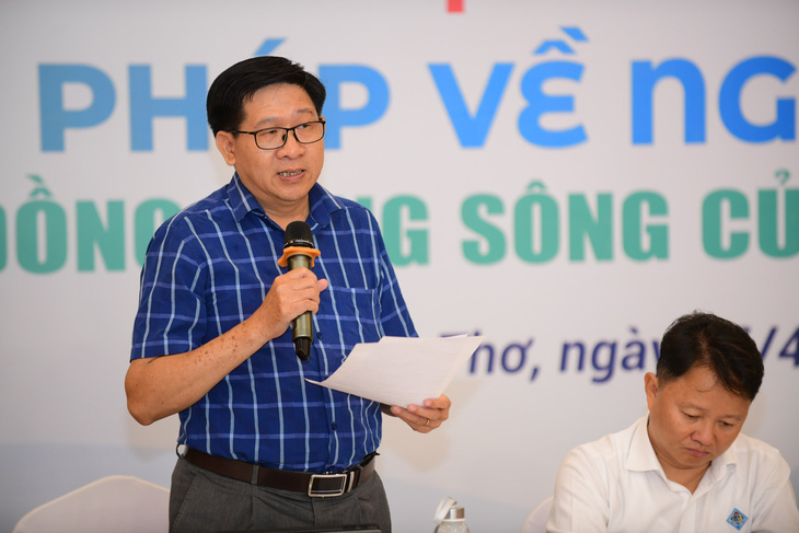 PGS Nguyễn Hiếu Trung, phó hiệu trưởng Trường ĐH Cần Thơ, chia sẻ tại hội thảo - Ảnh: QUANG ĐỊNH