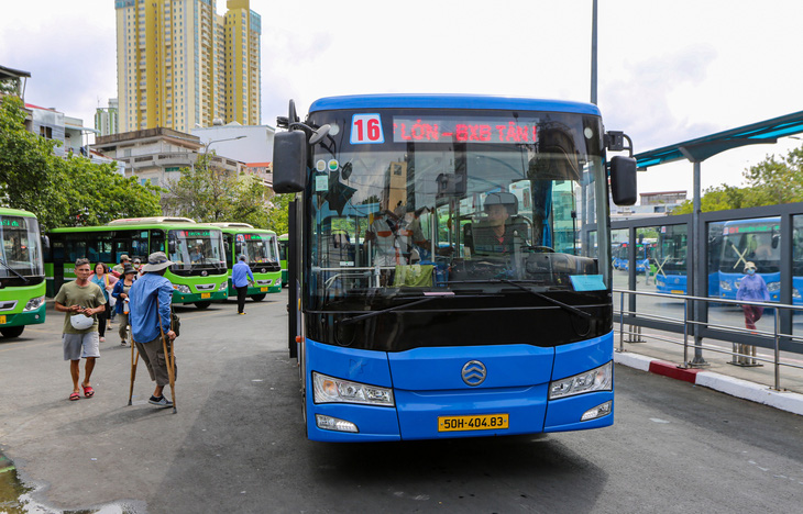 239 xe buýt ở TP.HCM đã được thay mới và trang bị đầy đủ tiện ích từ ngày 1-4 - Ảnh: CHÂU TUẤN