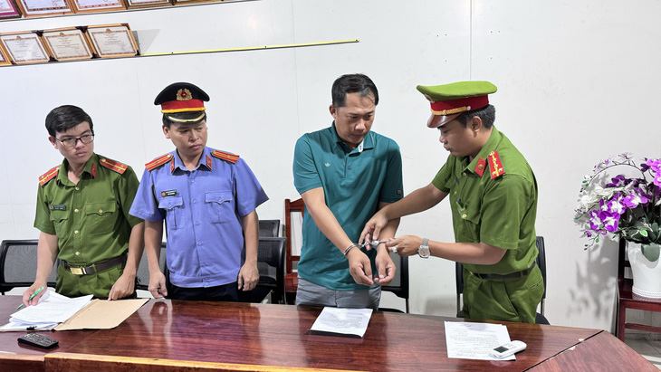 Nguyên chủ tịch xã Cửa Cạn, TP Phú Quốc Du Việt Thanh bị công an bắt vì nhận hối lộ - Ảnh: Công an cung cấp