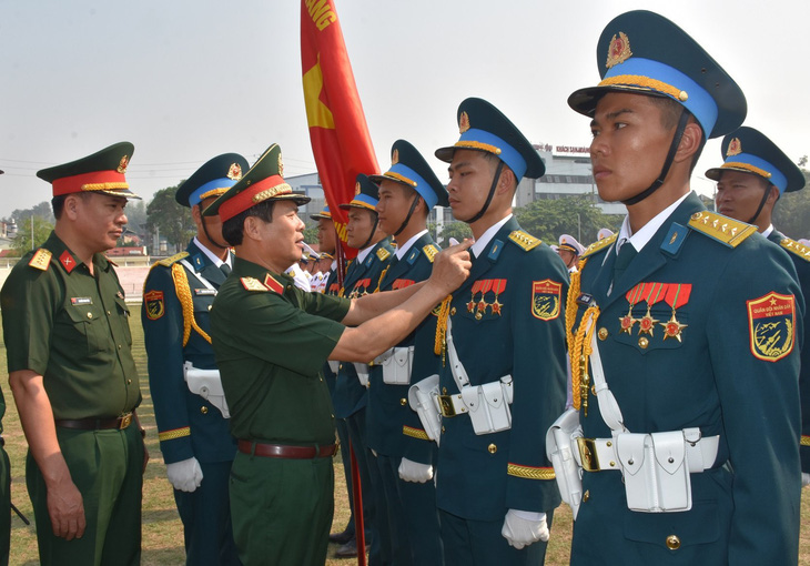 Thượng tướng Nguyễn Tân Cương kiểm tra buổi hợp luyện sáng 28-4 