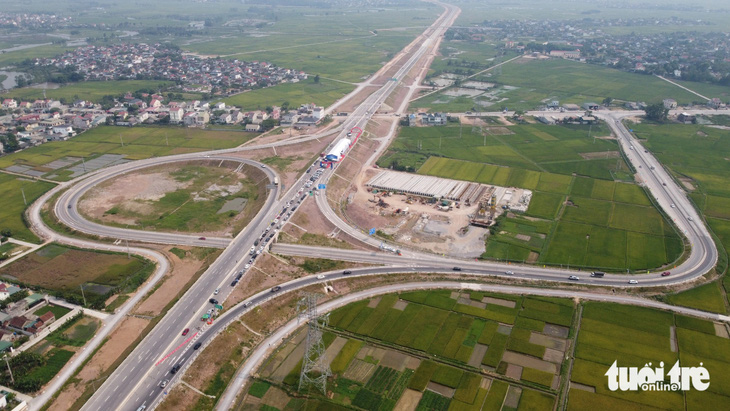 Nút giao Diễn Cát ở huyện Diễn Châu, Nghệ An trên cao tốc Diễn Châu - Bãi Vọt - Ảnh: DOÃN HÒA