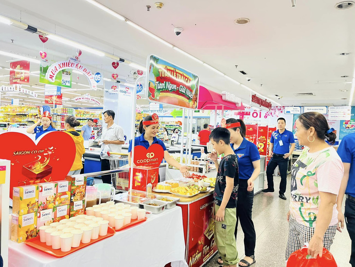 Khách hàng thêm nhiều trải nghiệm thú vị vào cuối tuần khi mua sắm tại chuỗi hệ thống siêu thị thuộc Saigon Co.op 